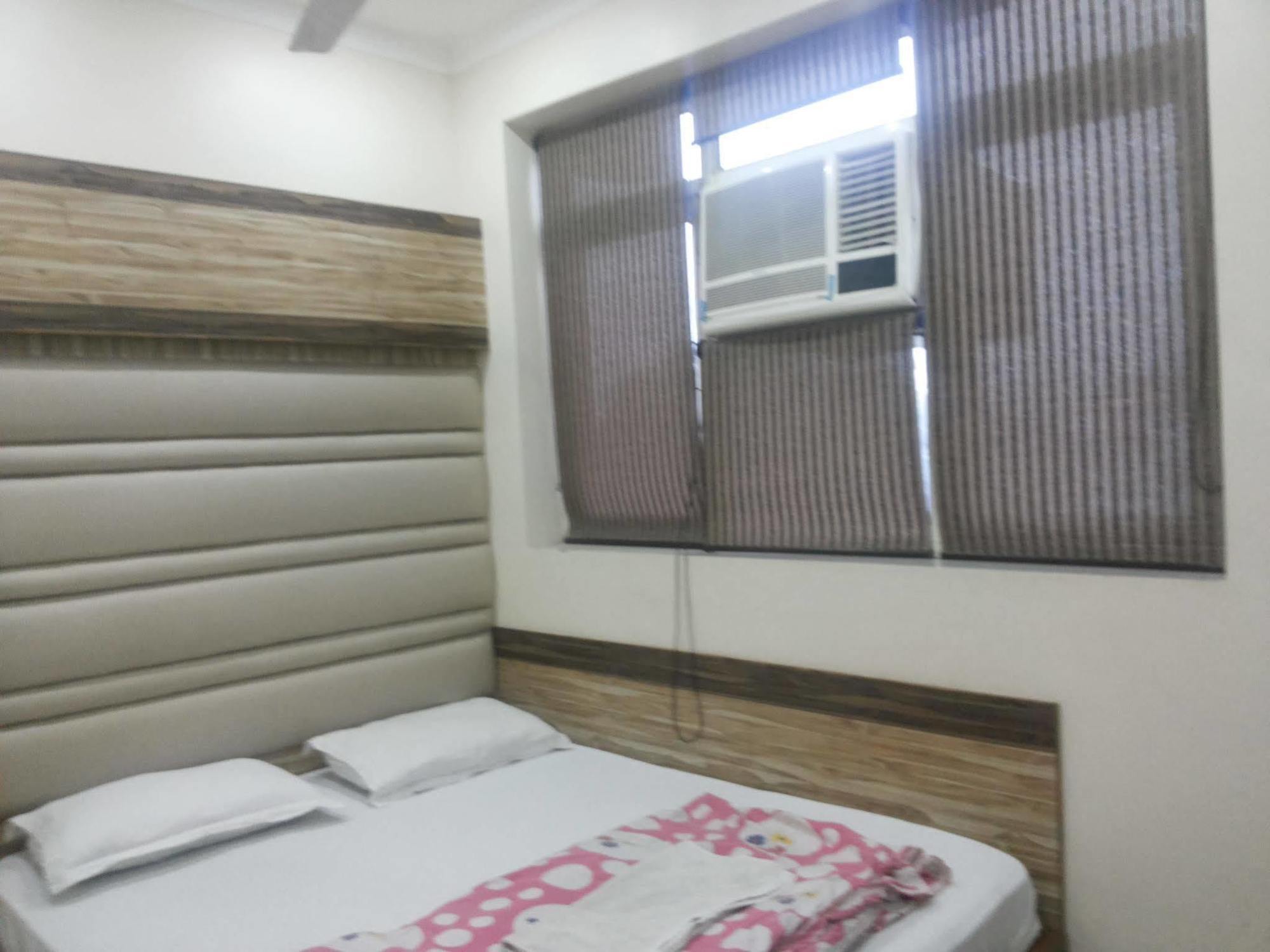 Hotel Pink City @ Opposite New Delhi Railway Station Paharganj Exterior foto
